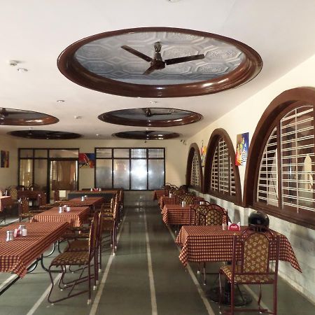 Hotel Ayodhya Нашик Екстер'єр фото