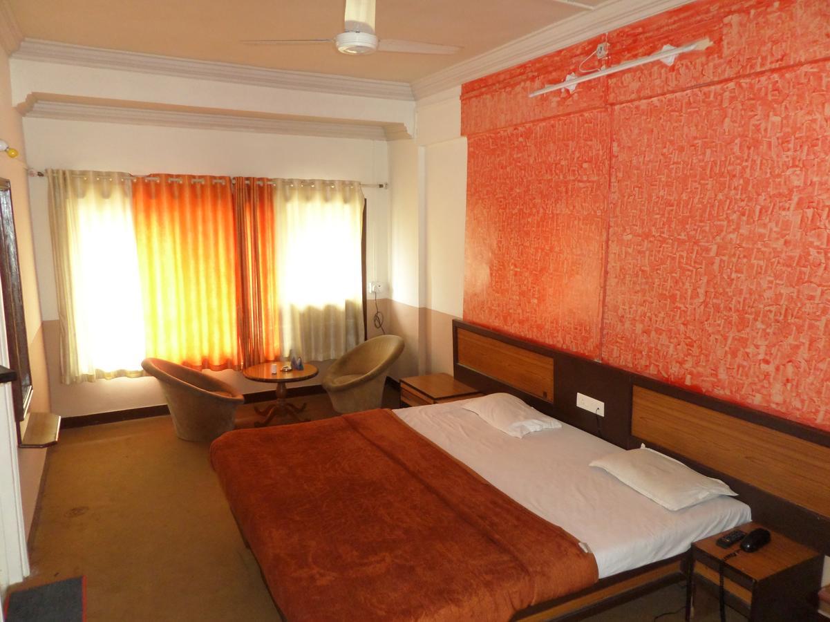 Hotel Ayodhya Нашик Екстер'єр фото