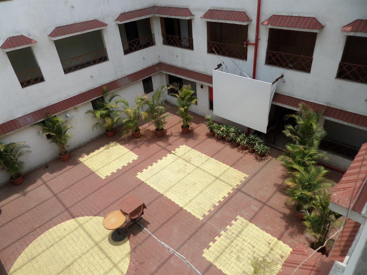 Hotel Ayodhya Нашик Екстер'єр фото