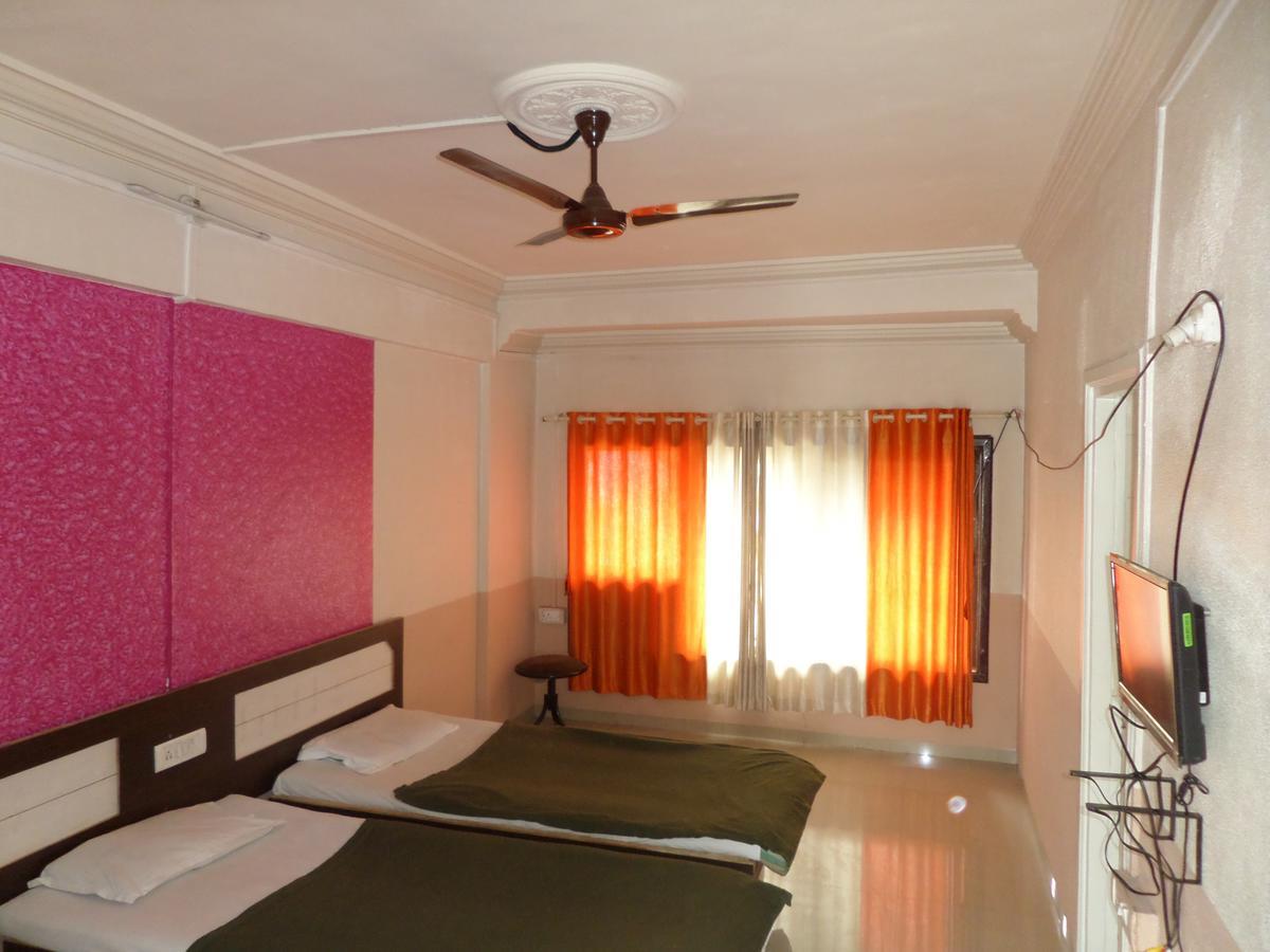 Hotel Ayodhya Нашик Екстер'єр фото