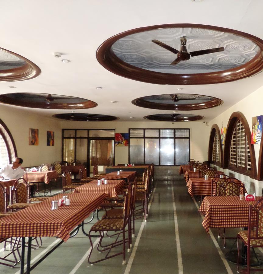 Hotel Ayodhya Нашик Екстер'єр фото